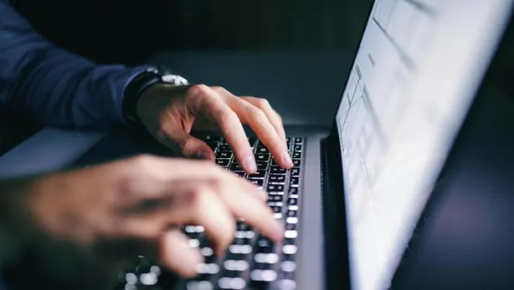 Pakar: Data Pelanggan PLN-Telkom untuk Bansos Rawan Diretas