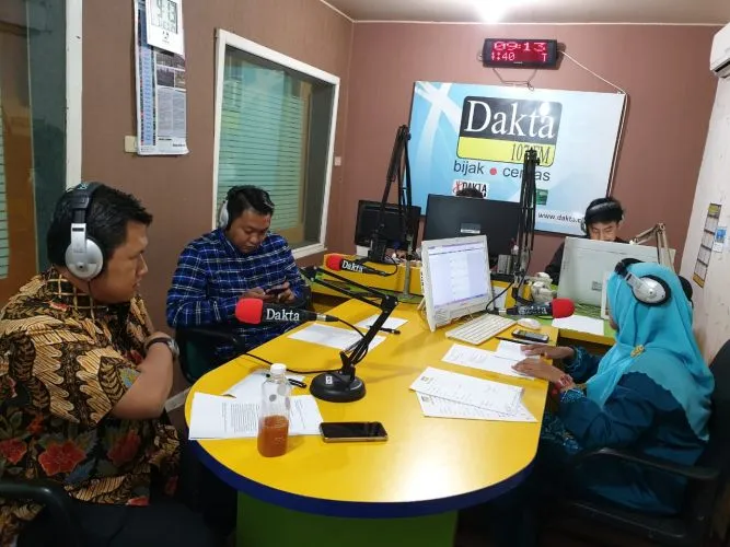 ALBUM FOTO: Talkshow Pro Kontra UU ITE Radio Dakta