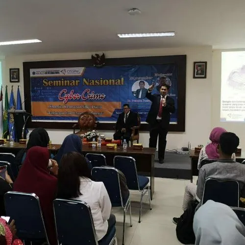 ALBUM FOTO: Seminar Nasional "Cyber Crime: Dinamika Keamanan Siber Dunia"